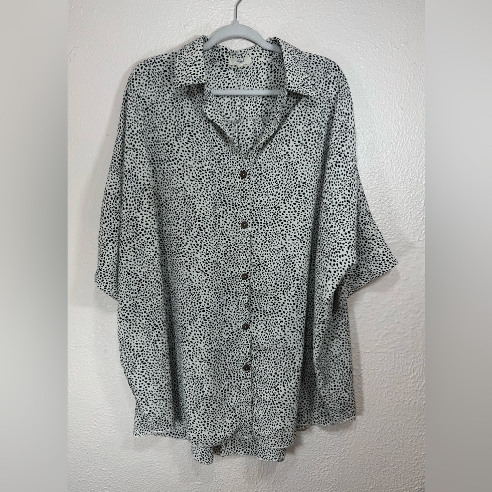 Easel Leopard Animal Print Button Down Front Oversized Shirt Women’s Size Large